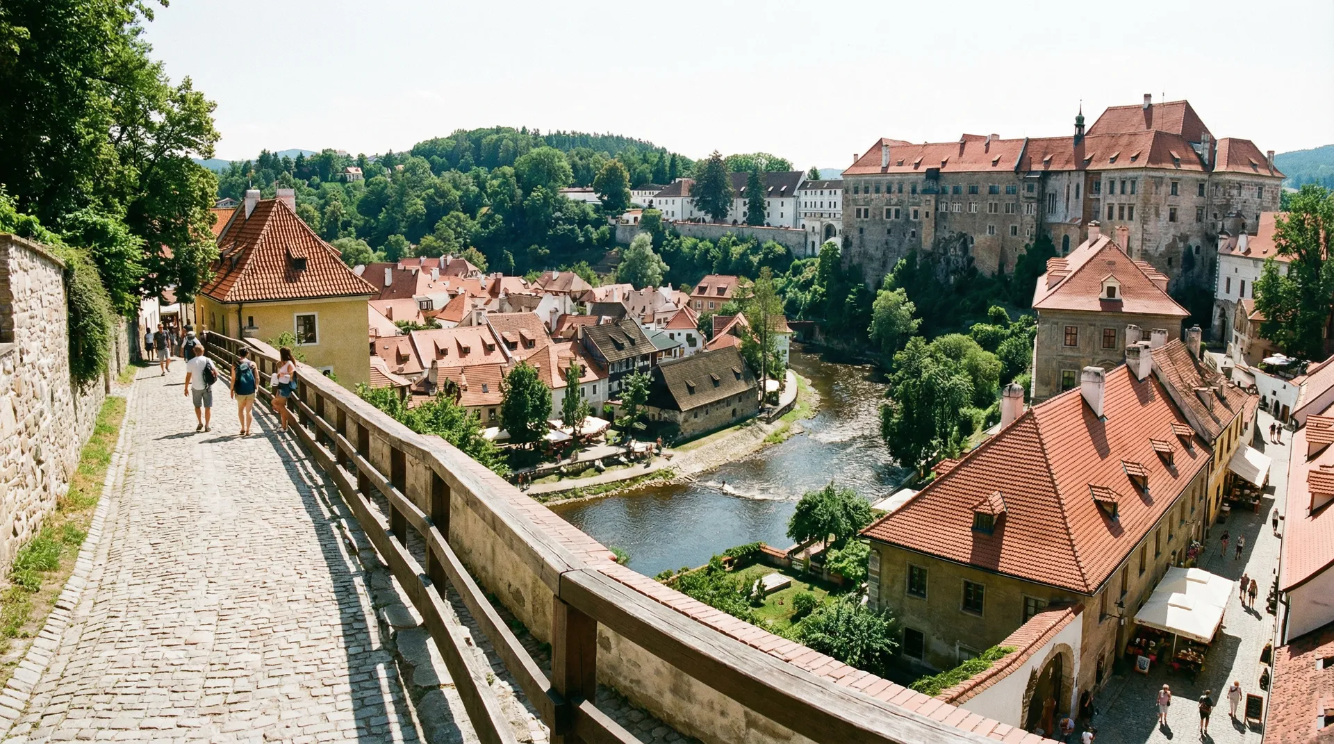 捷克克鲁姆洛夫中世纪小镇全景 - 街头搭讪 城市漫步路线